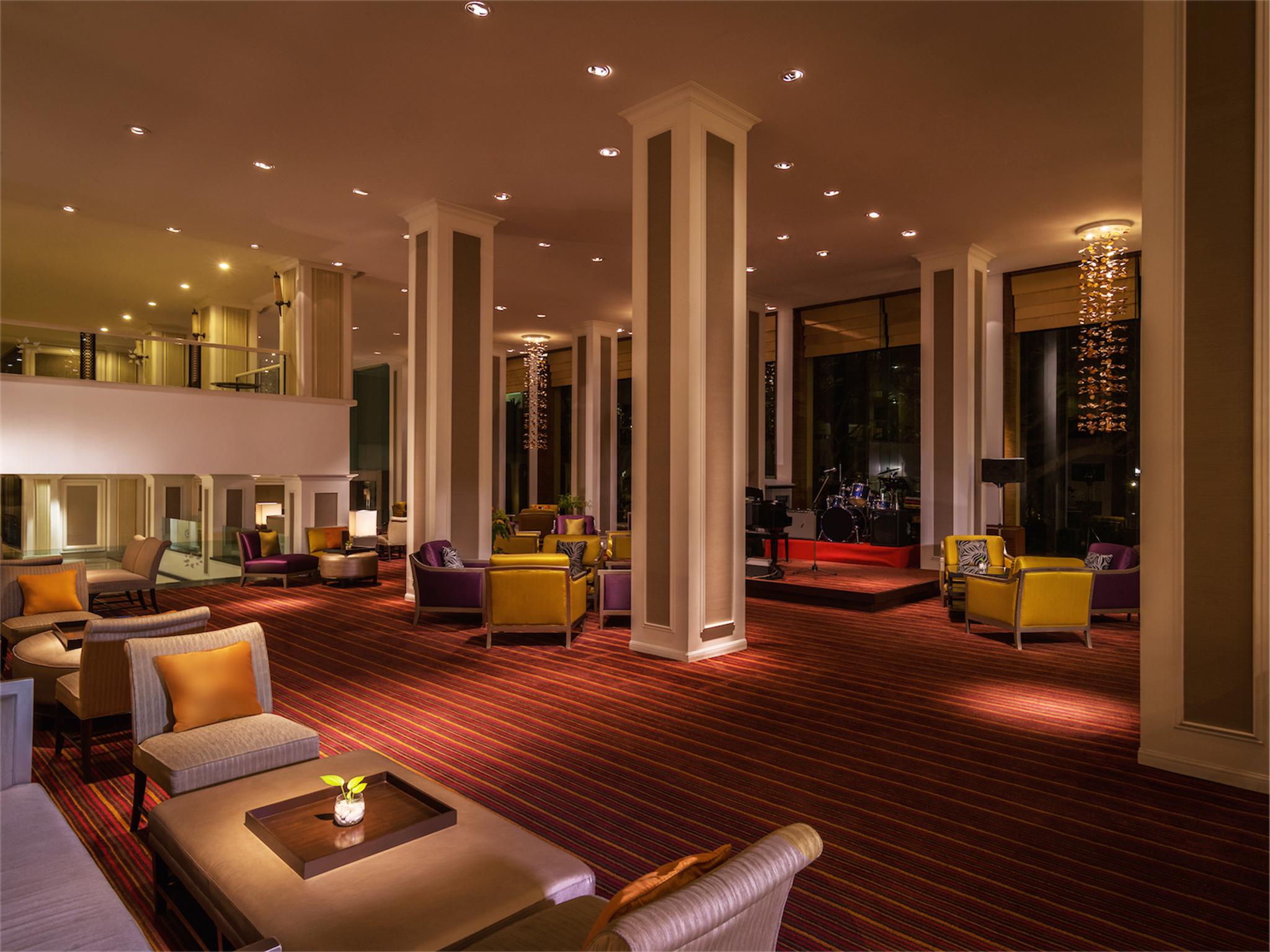 Dusit Thani Pattaya Restaurante foto The lobby of the hotel