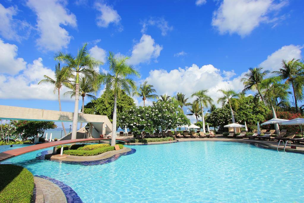Dusit Thani Pattaya Exterior foto The pool at the Royal Mirage Hotel